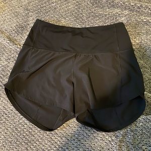 LuLulemon High Rise speed up short 4” size 4